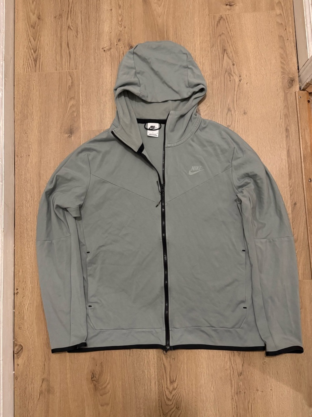 Nike Men’s Sage Green Hooded Full-Zip Performance Jacket